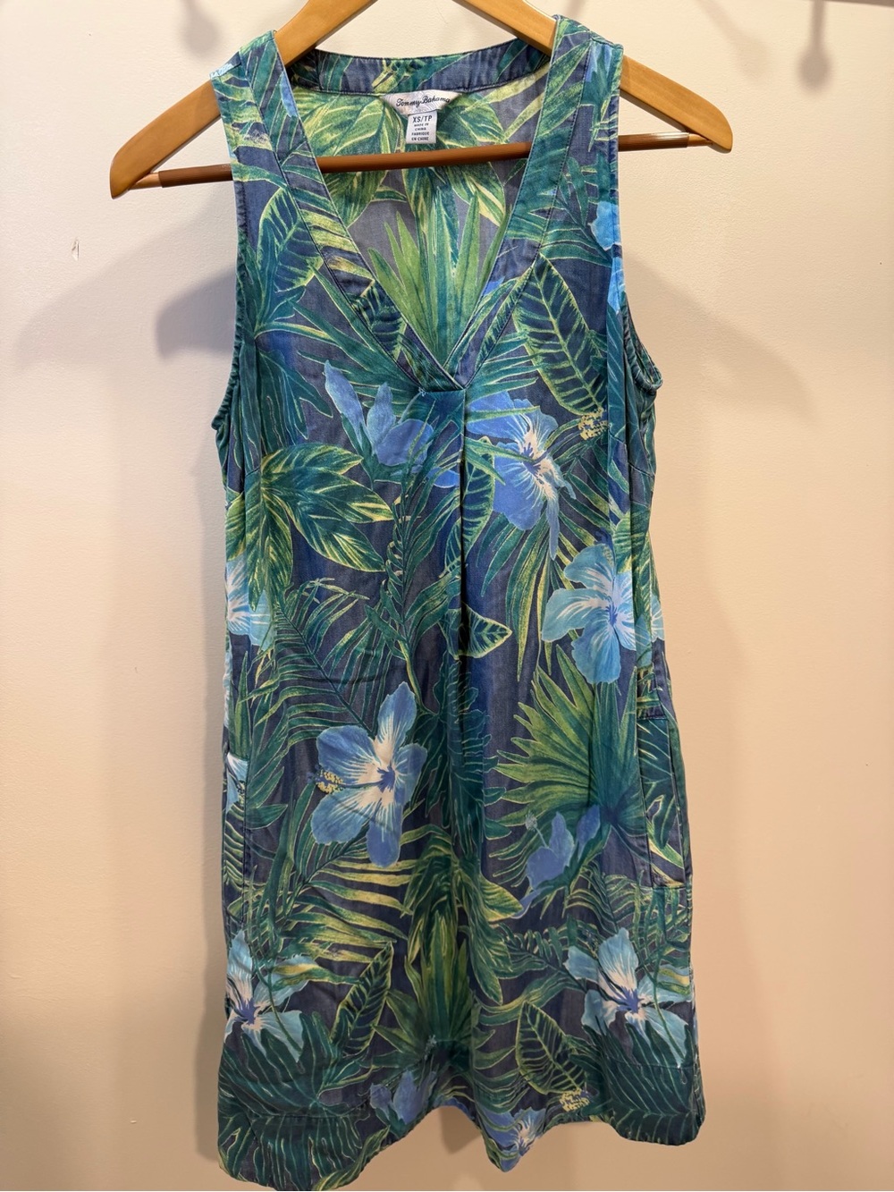 TOMMY BAHAMA Tropical Hibiscus Palm Leaf V-Neck Tencel Shift Dress, XS